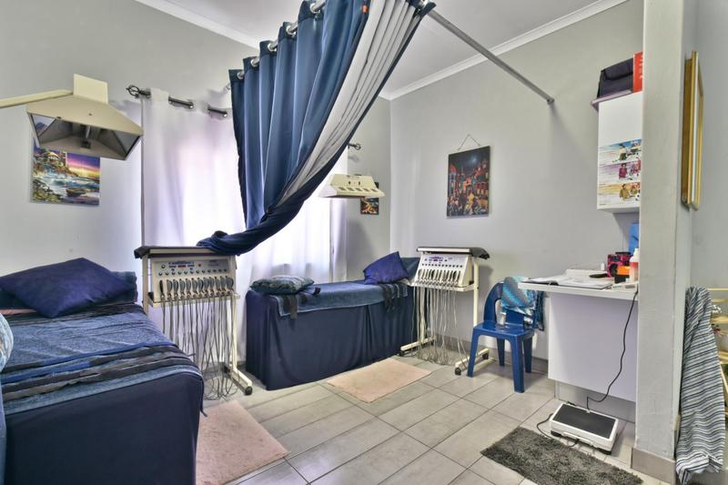3 Bedroom Property for Sale in Oakdene Gauteng