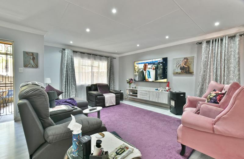 3 Bedroom Property for Sale in Oakdene Gauteng