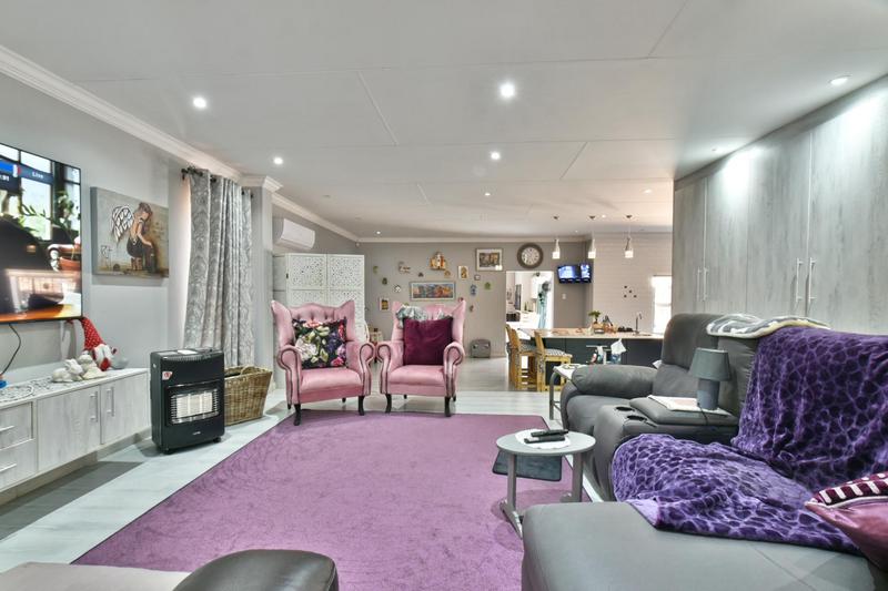 3 Bedroom Property for Sale in Oakdene Gauteng