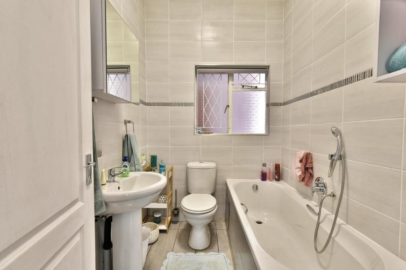 3 Bedroom Property for Sale in Oakdene Gauteng