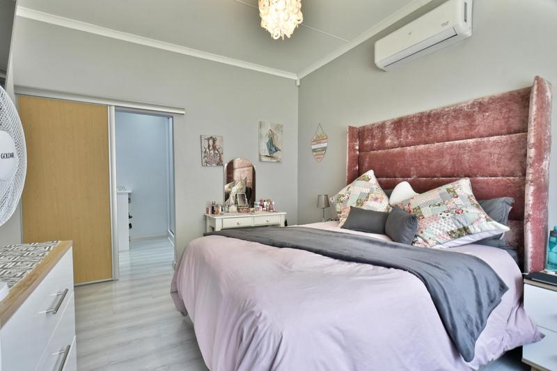 3 Bedroom Property for Sale in Oakdene Gauteng