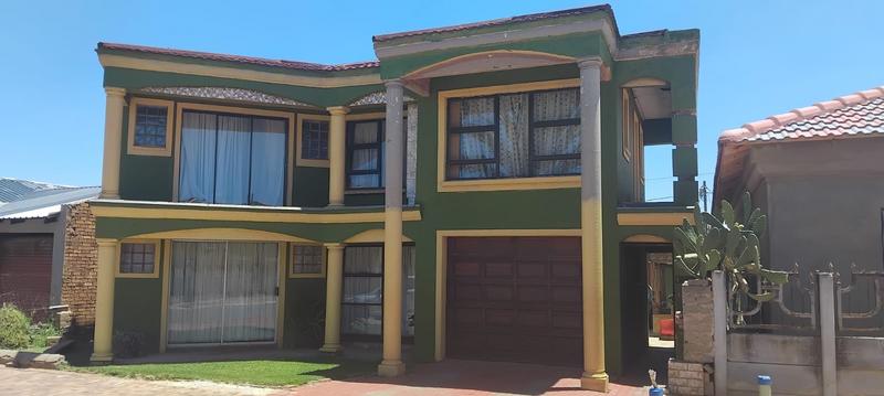 5 Bedroom Property for Sale in Etwatwa Gauteng