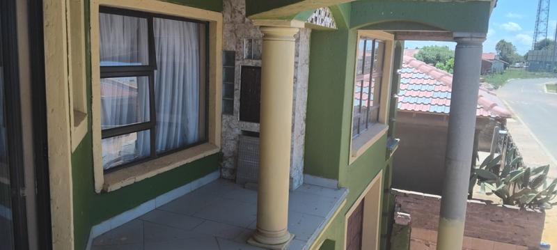 5 Bedroom Property for Sale in Etwatwa Gauteng