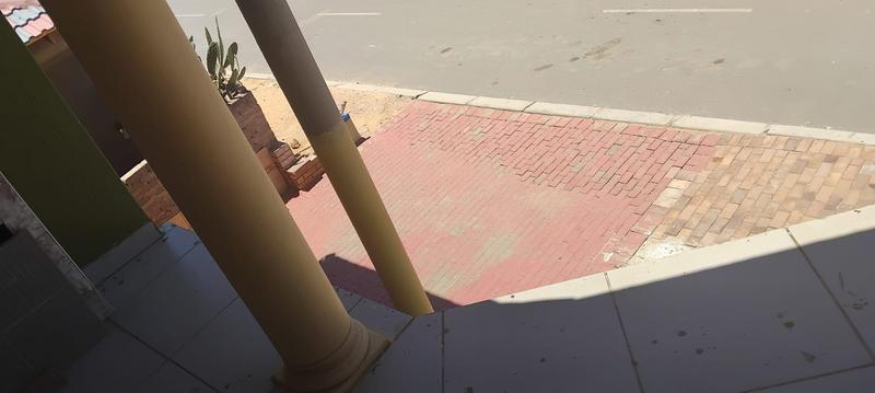 5 Bedroom Property for Sale in Etwatwa Gauteng