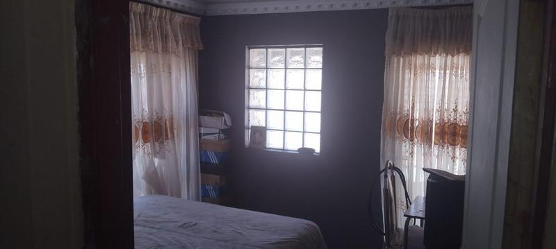 5 Bedroom Property for Sale in Etwatwa Gauteng