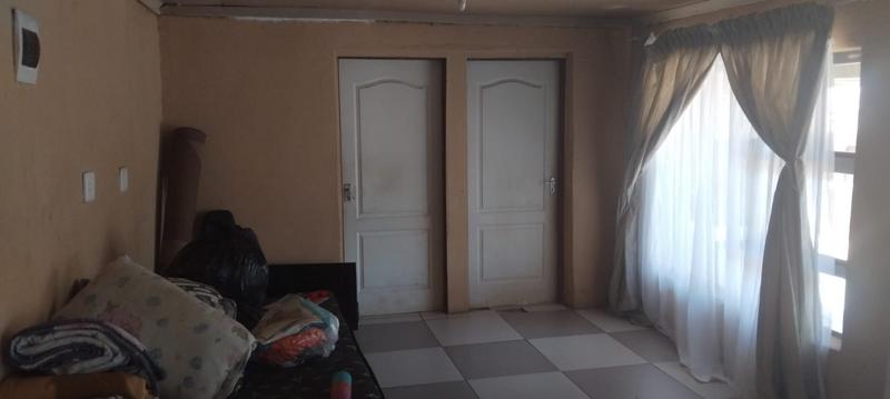 5 Bedroom Property for Sale in Etwatwa Gauteng