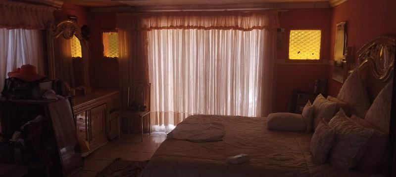 5 Bedroom Property for Sale in Etwatwa Gauteng