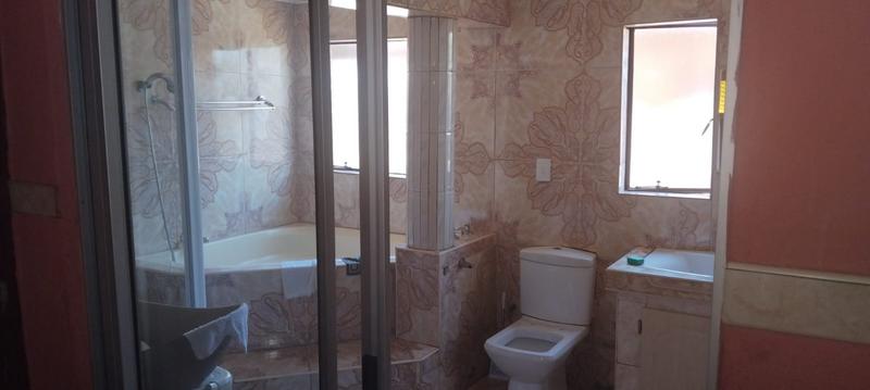 5 Bedroom Property for Sale in Etwatwa Gauteng