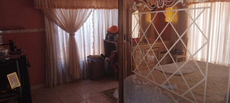 5 Bedroom Property for Sale in Etwatwa Gauteng