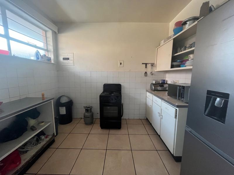 To Let 2 Bedroom Property for Rent in Florida Lake Gauteng