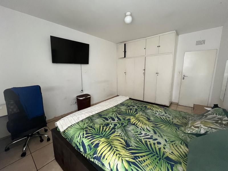 To Let 2 Bedroom Property for Rent in Florida Lake Gauteng