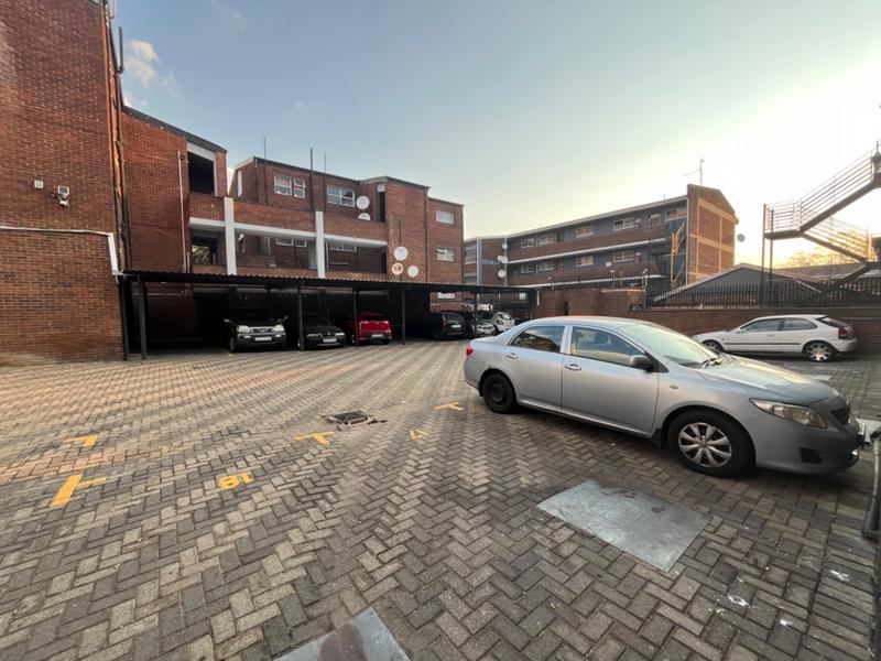 To Let 2 Bedroom Property for Rent in Florida Lake Gauteng