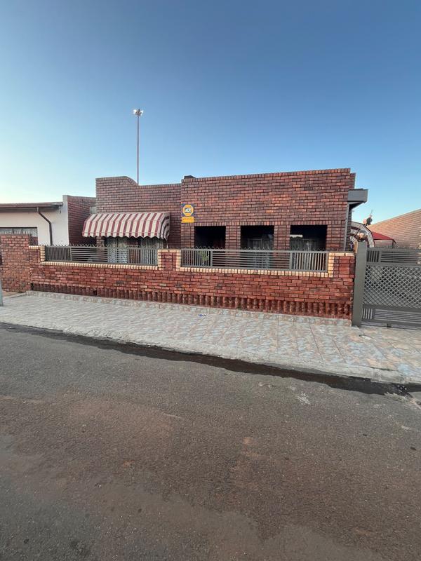 5 Bedroom Property for Sale in Atteridgeville Gauteng