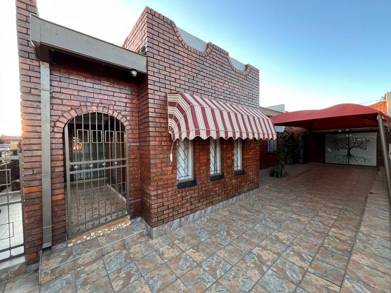 5 Bedroom Property for Sale in Atteridgeville Gauteng