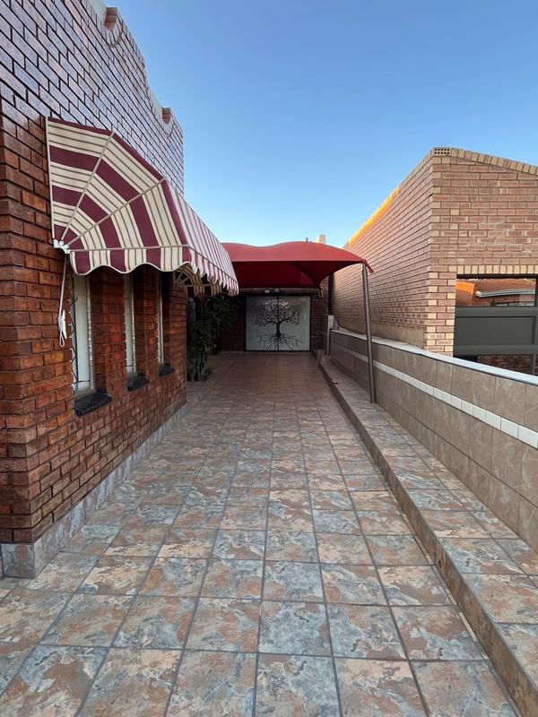 5 Bedroom Property for Sale in Atteridgeville Gauteng