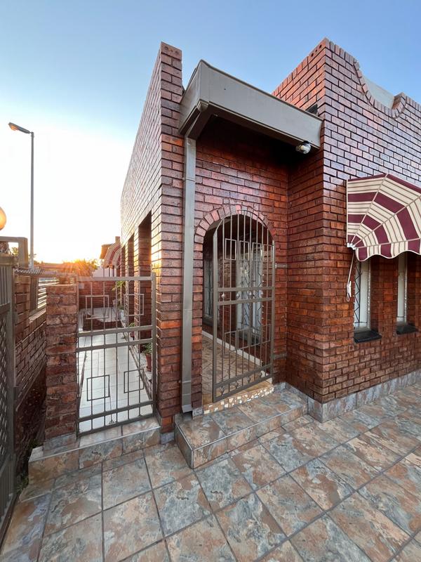 5 Bedroom Property for Sale in Atteridgeville Gauteng