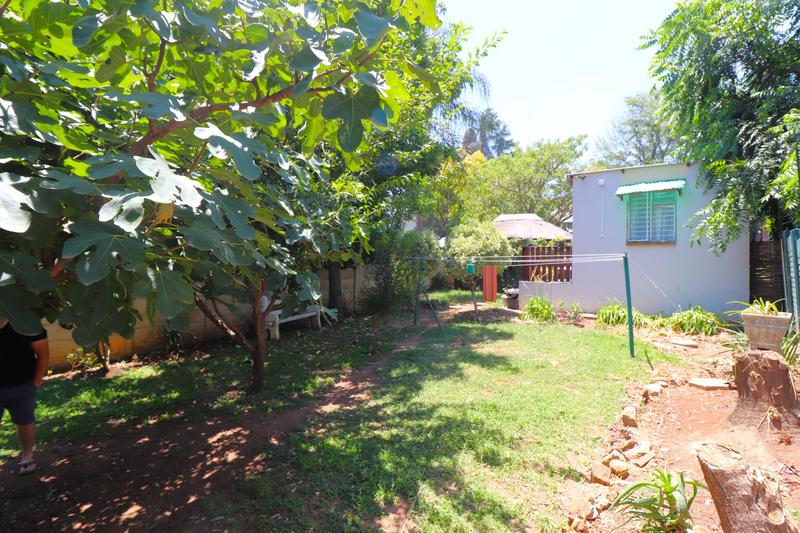 1 Bedroom Property for Sale in Fontainebleau Gauteng