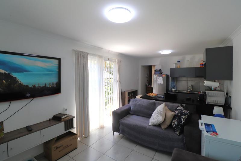 1 Bedroom Property for Sale in Fontainebleau Gauteng
