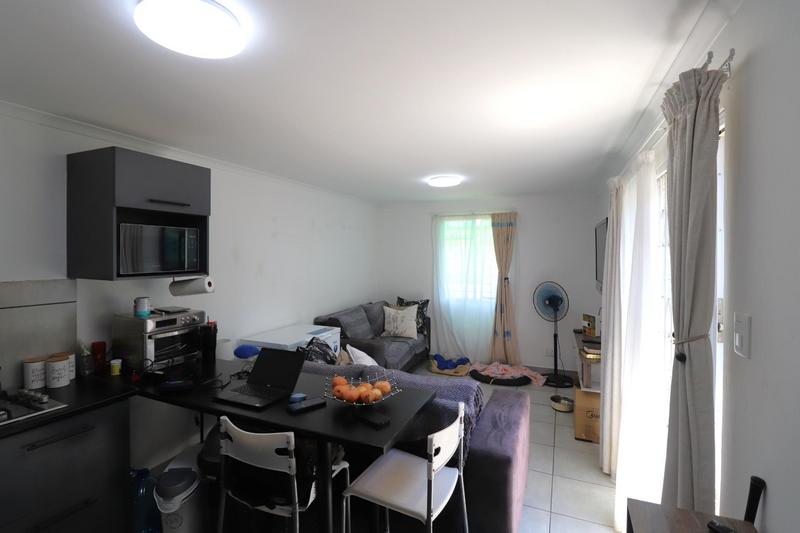 1 Bedroom Property for Sale in Fontainebleau Gauteng