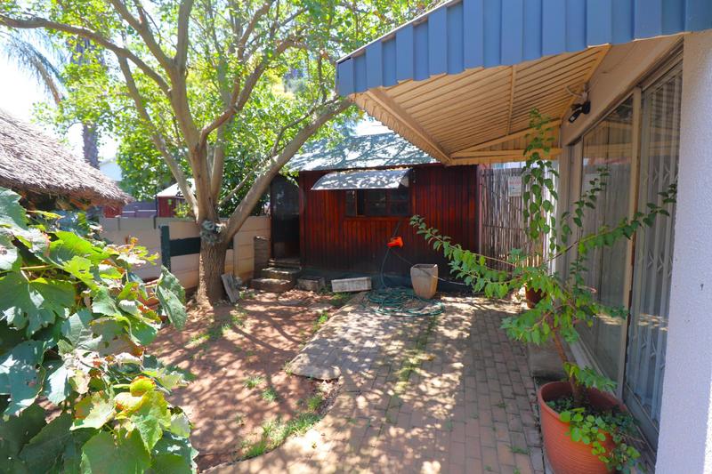 1 Bedroom Property for Sale in Fontainebleau Gauteng