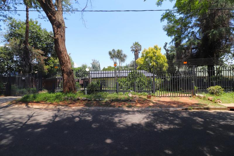 1 Bedroom Property for Sale in Fontainebleau Gauteng