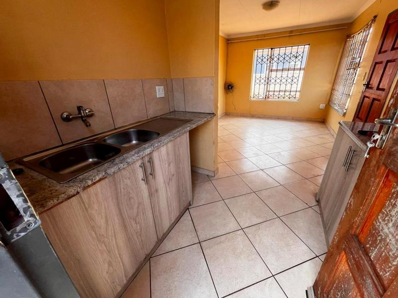 2 Bedroom Property for Sale in Witpoortjie Gauteng
