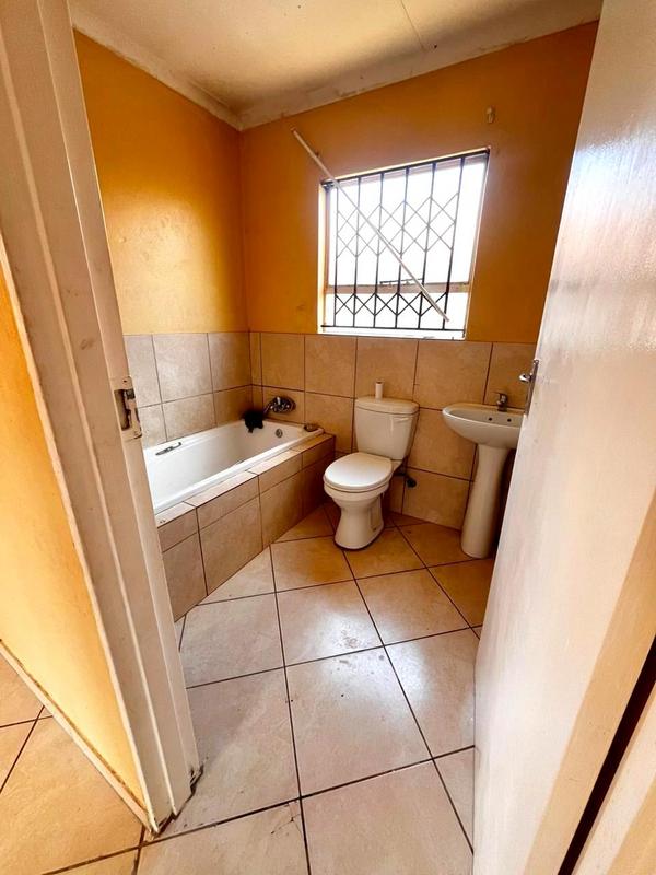 2 Bedroom Property for Sale in Witpoortjie Gauteng
