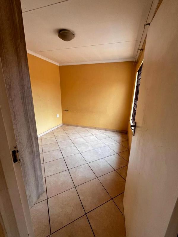 2 Bedroom Property for Sale in Witpoortjie Gauteng