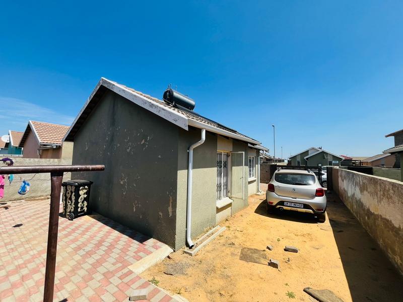 2 Bedroom Property for Sale in Windmill Park Gauteng