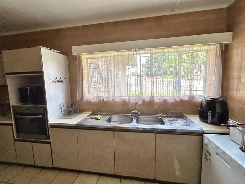 5 Bedroom Property for Sale in Selcourt Gauteng