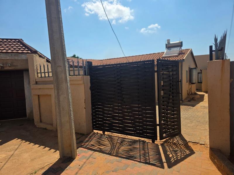 2 Bedroom Property for Sale in Lehae Gauteng