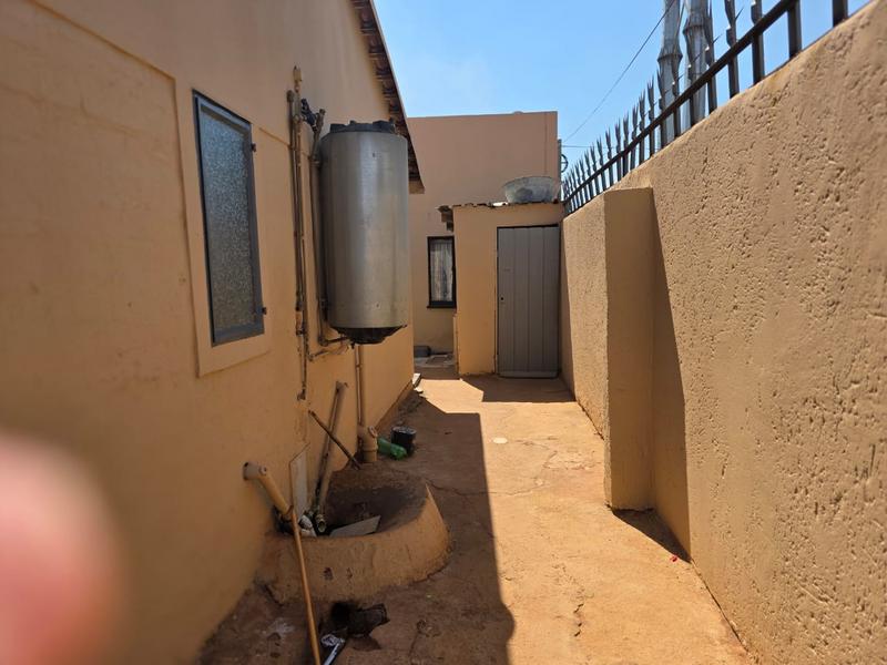 2 Bedroom Property for Sale in Lehae Gauteng