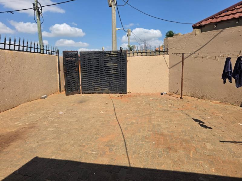 2 Bedroom Property for Sale in Lehae Gauteng