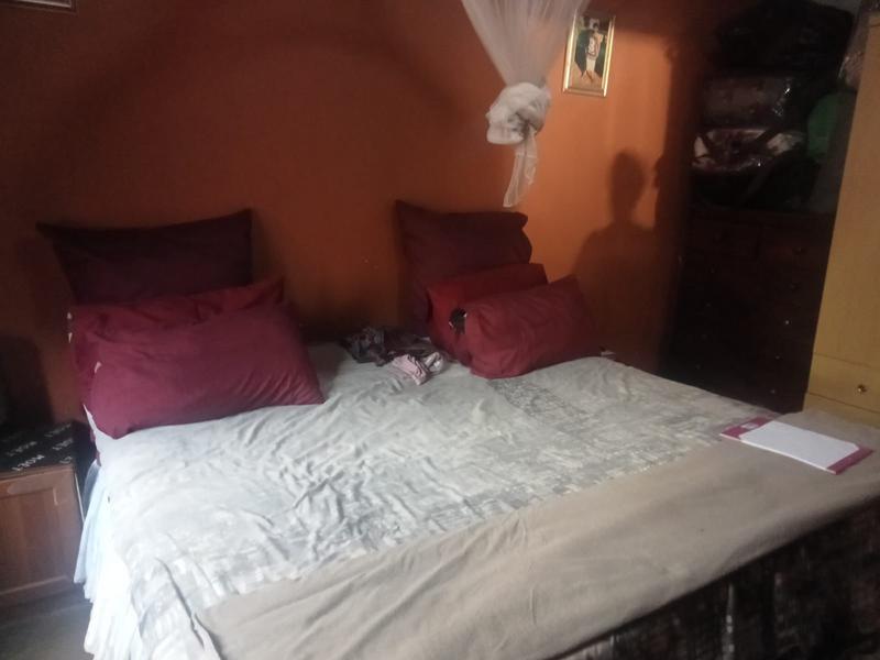 5 Bedroom Property for Sale in Zonkezizwe Gauteng