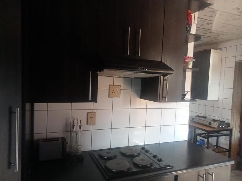 5 Bedroom Property for Sale in Zonkezizwe Gauteng