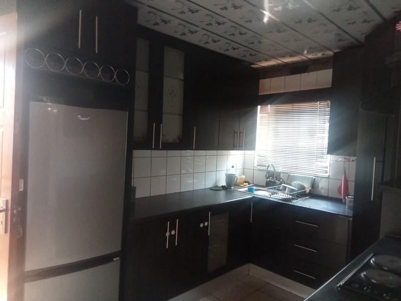 5 Bedroom Property for Sale in Zonkezizwe Gauteng