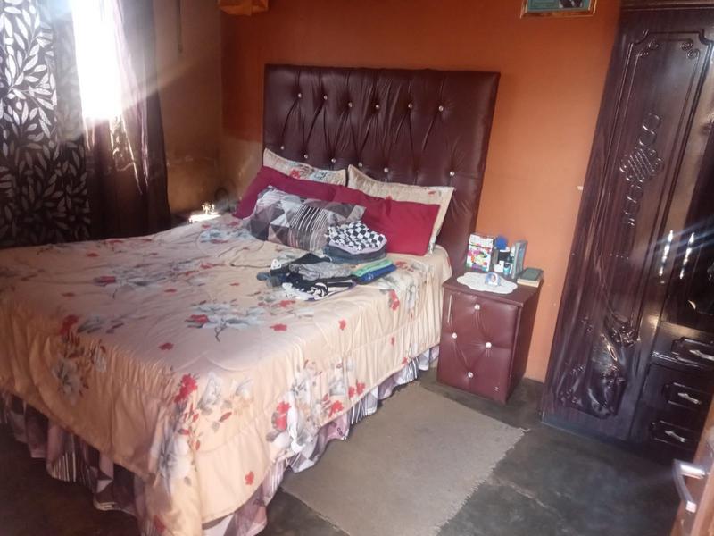5 Bedroom Property for Sale in Zonkezizwe Gauteng