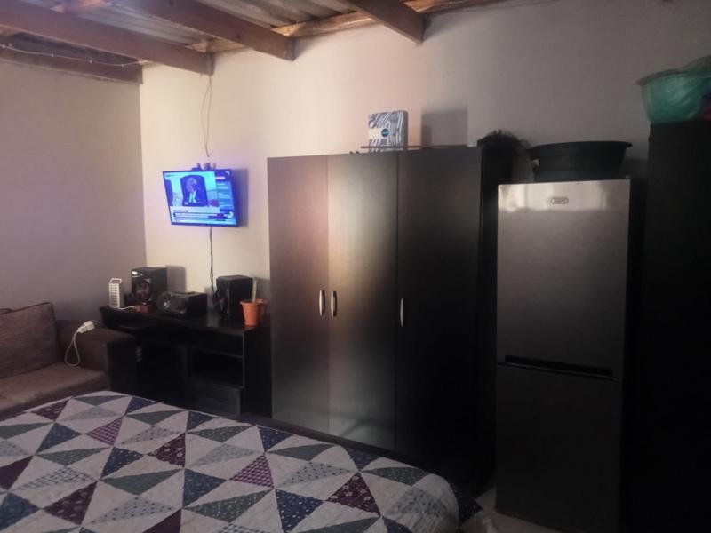 5 Bedroom Property for Sale in Zonkezizwe Gauteng