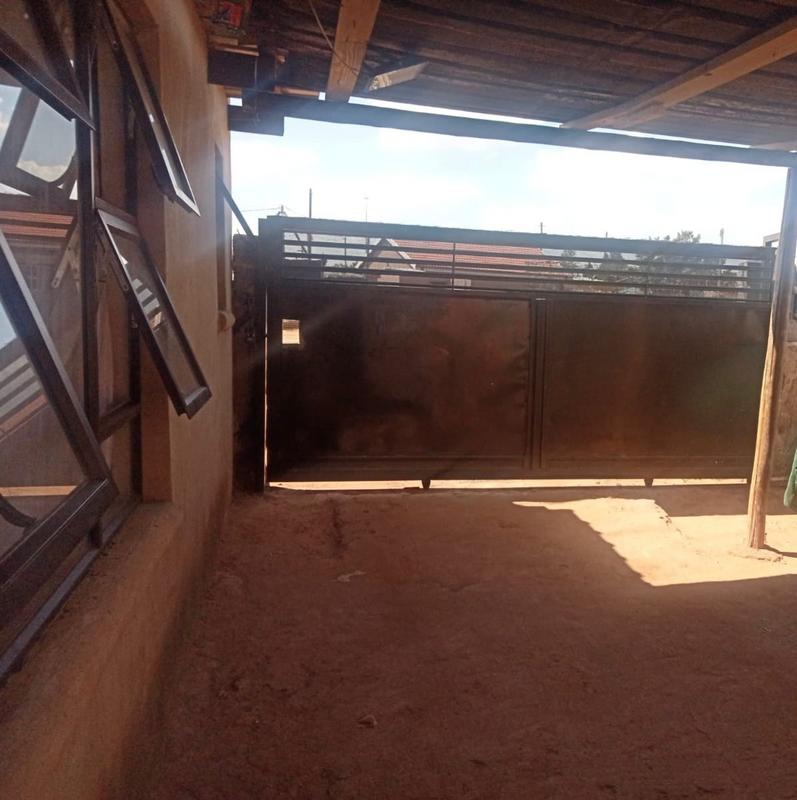 5 Bedroom Property for Sale in Zonkezizwe Gauteng