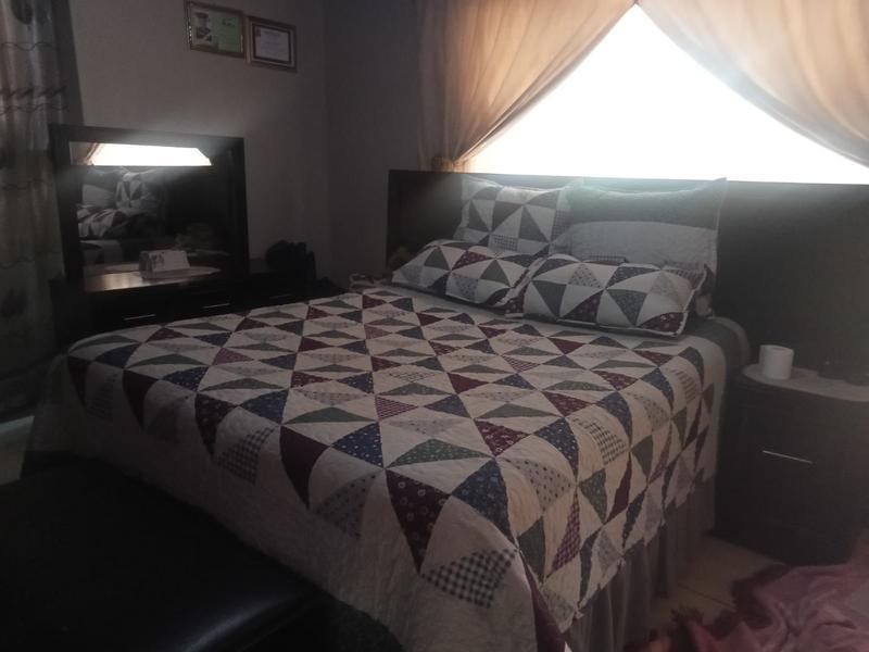 5 Bedroom Property for Sale in Zonkezizwe Gauteng