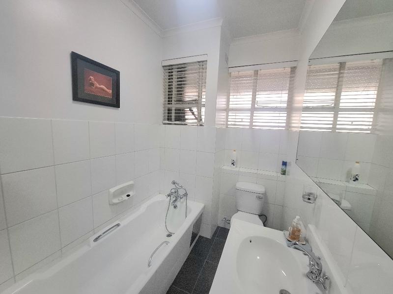 To Let 1 Bedroom Property for Rent in Sandown Gauteng