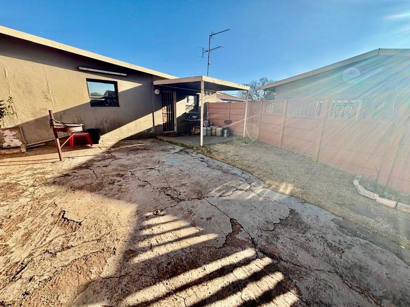 6 Bedroom Property for Sale in Vanderbijlpark CW 5 Gauteng