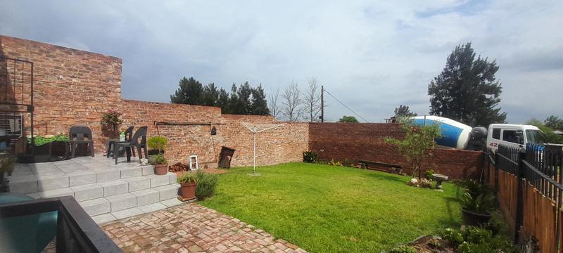 To Let 2 Bedroom Property for Rent in Mnandi Gauteng