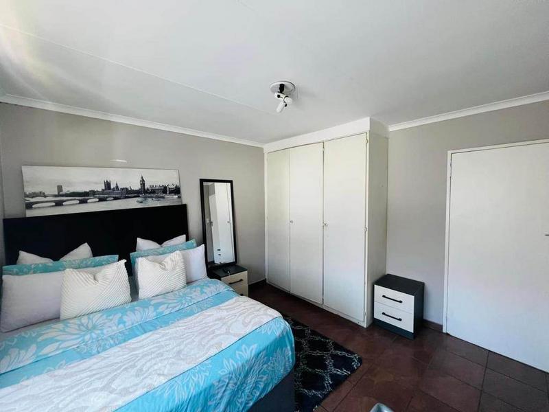 2 Bedroom Property for Sale in Die Hoewes Gauteng