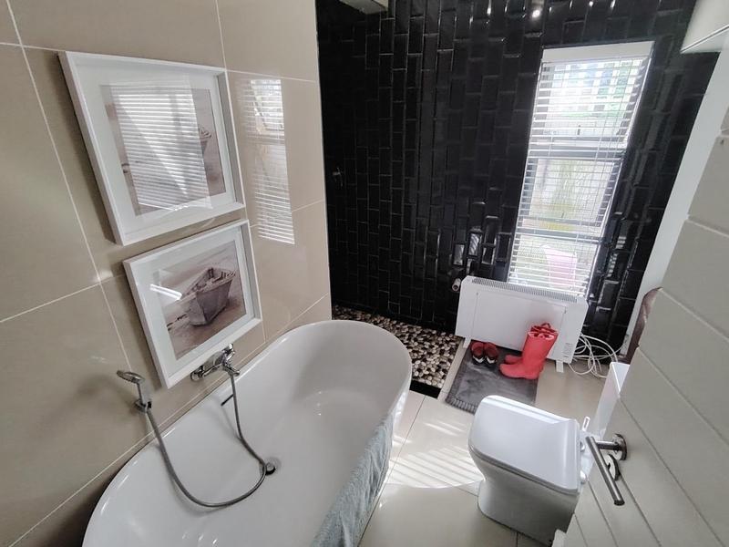 5 Bedroom Property for Sale in Amberfield Heights Gauteng