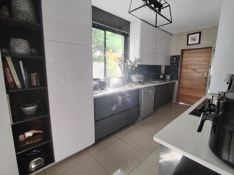 5 Bedroom Property for Sale in Amberfield Heights Gauteng