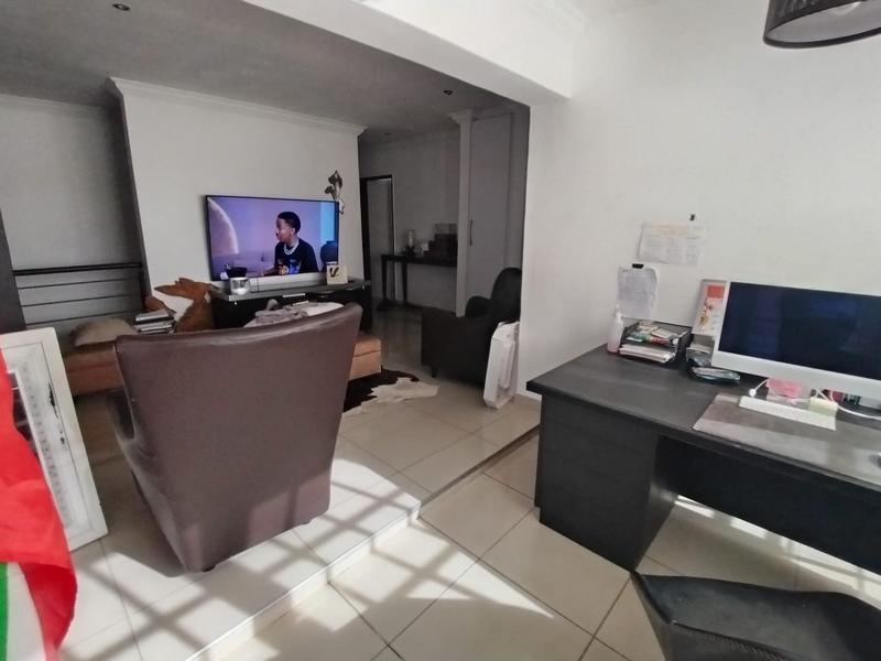 5 Bedroom Property for Sale in Amberfield Heights Gauteng