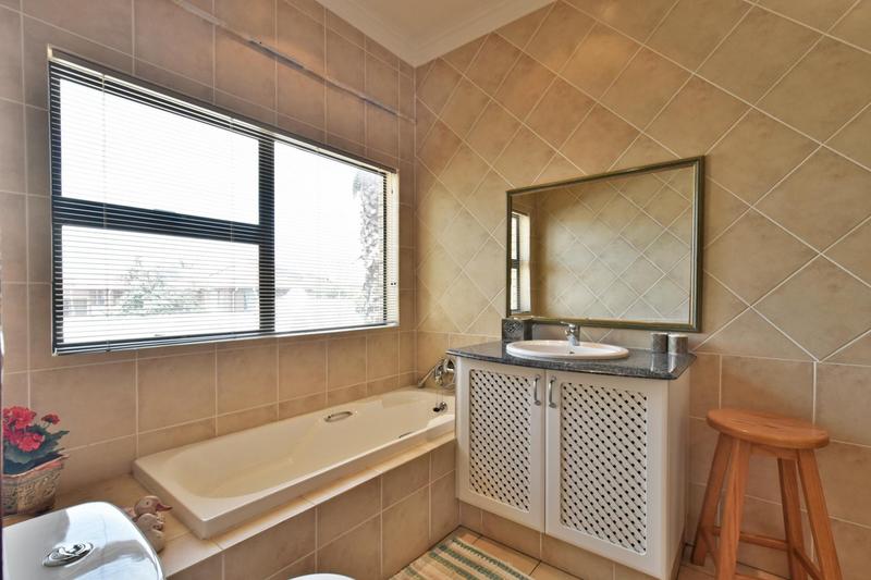 3 Bedroom Property for Sale in Bassonia Gauteng