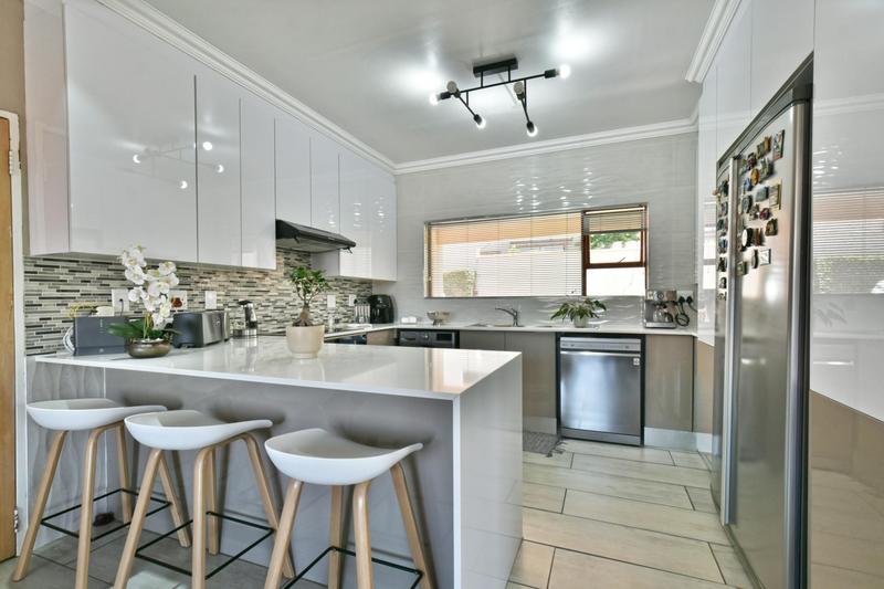 3 Bedroom Property for Sale in Glenvista Gauteng