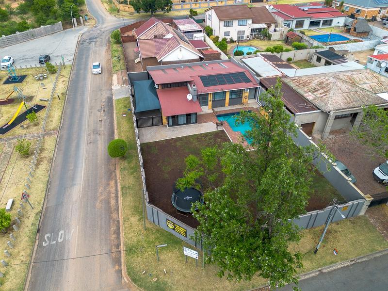3 Bedroom Property for Sale in South Crest Gauteng